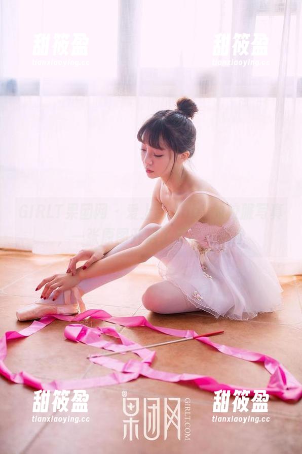 GIRLT果团网-甜Abby GIRLT果团网 - 爱上甜Abby的校服写真,一张原图开启了无限遐想!