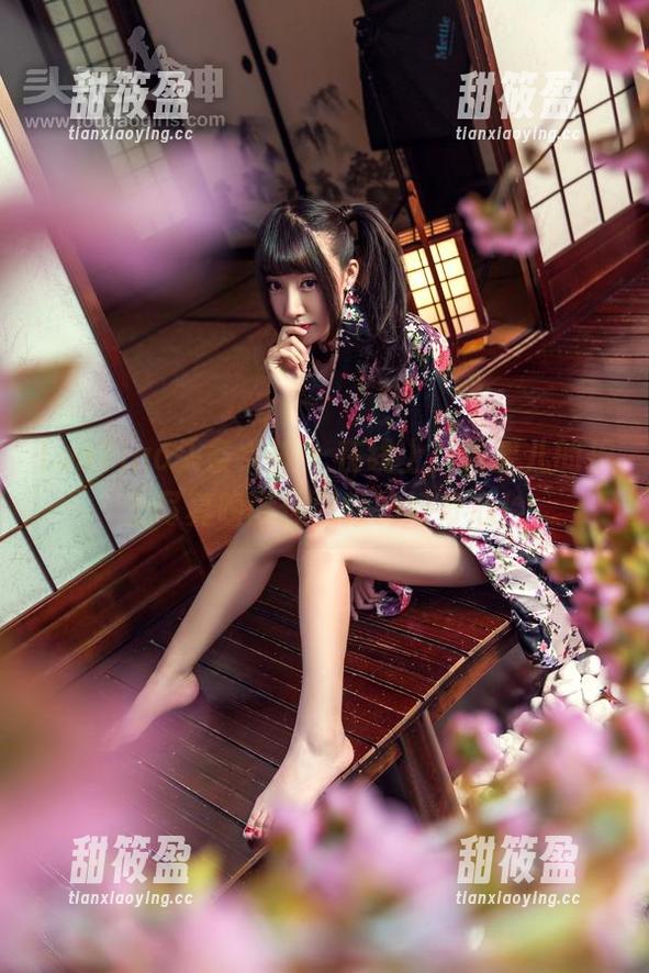TouTiao头条女神-松果儿 TouTiao头条女神 - 在线上,松果儿的护士写真唤醒你沉睡的好奇心!
