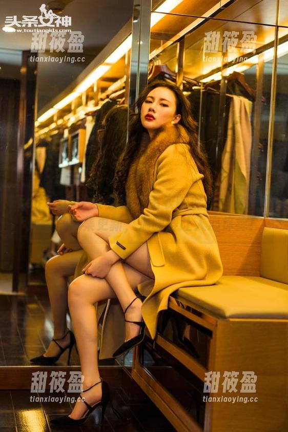 TouTiao头条女神-洛洛可 TouTiao头条女神 - 毛衣的诱惑:洛洛可最新写真集更新,温暖得让人心痒痒!