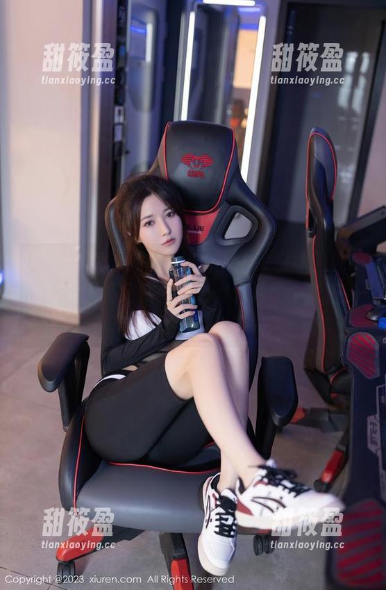 Xiuren秀人网-sophie余冰 Xiuren秀人网 - 看!sophie余冰的私拍,穿上比基尼就像在阳光下做了个甜蜜的梦