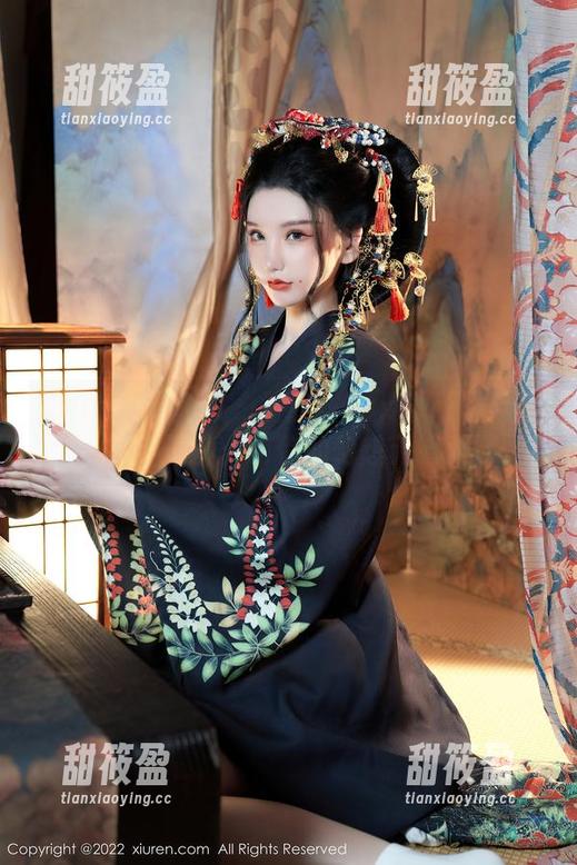 Xiuren秀人网-孟狐狸FoxYini Xiuren秀人网 - 孟狐狸FoxYini的无圣光眼镜写真:与你的幻想无缝对接