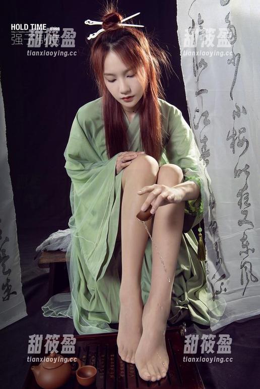 丽柜-王欣竹 丽柜 - 白裙与私拍的碰撞:王欣竹的优雅气质,让我想立刻报名去参加时装周!