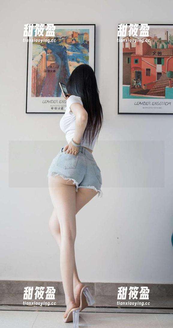 你文茜 微密圈 - 你文茜红裙下的优雅,私房美图真的是一档无敌秀,真敢想象这开场会多吸睛。