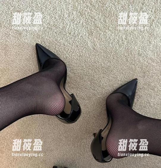 保守的二舅妈 微密圈 - 保守的二舅妈浴室日常:当壁纸遇上乐趣,奇妙合集!