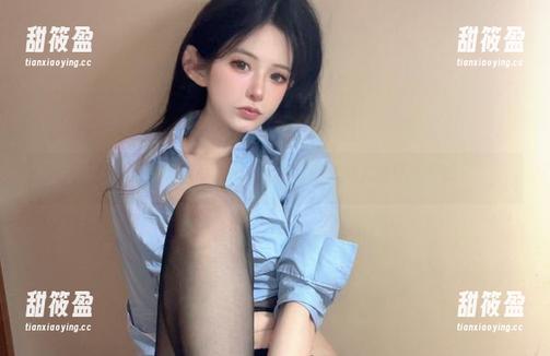 倦倦喵 倦倦喵的短裤Cos分享,随性又不失魅力的完美平衡。