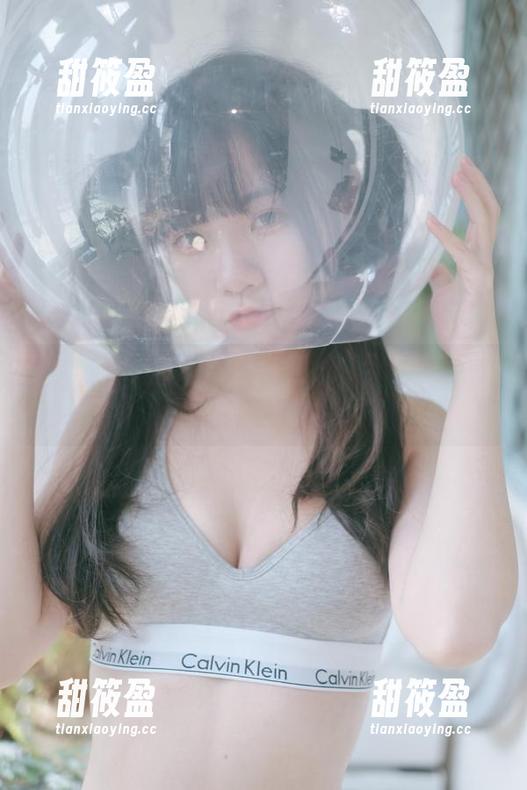 可可小白兔 可可小白兔的捕获时刻:一组精选套图,隐秘又引人遐想