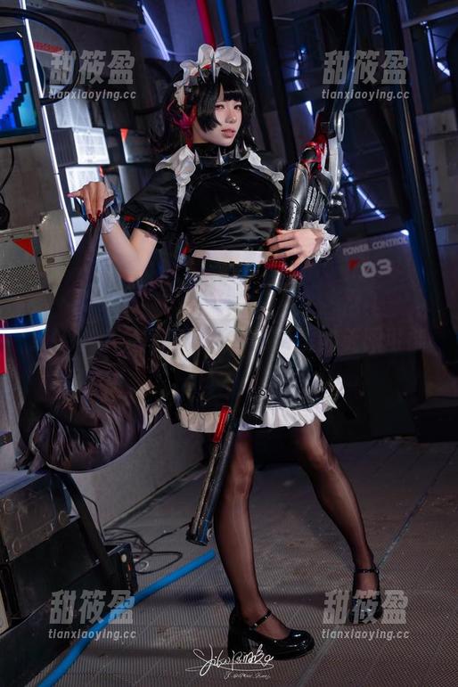 咬人小小兔 咬人小小兔写真更新:吊带里的无限可能