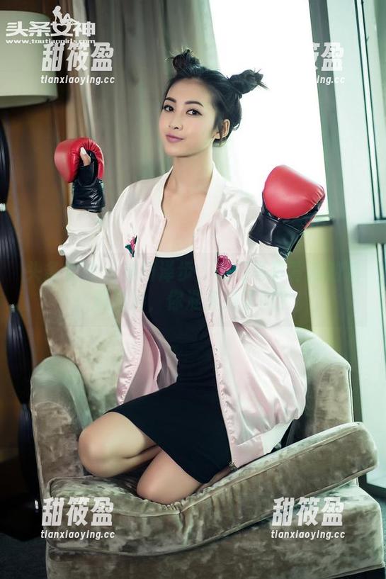 头条女神-神琦泽步 头条女神 - 神琦泽步:美腿写真背后的暗潮汹涌,你准备好了吗?