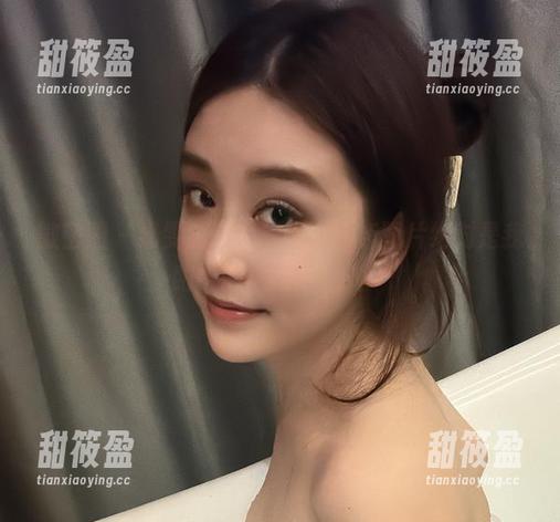 奶雯 微密圈 - 奶雯超短黑皮裙,最新图片绝对是我眼中的“瞬间坠入”