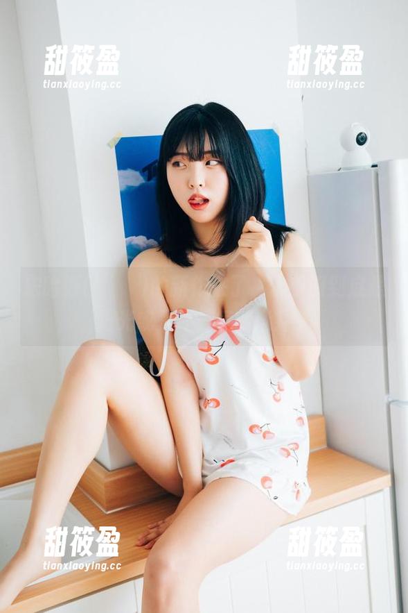 宋哈娜(송하나)的新作来了，水手服到底是阳光或是坏天气的选择？