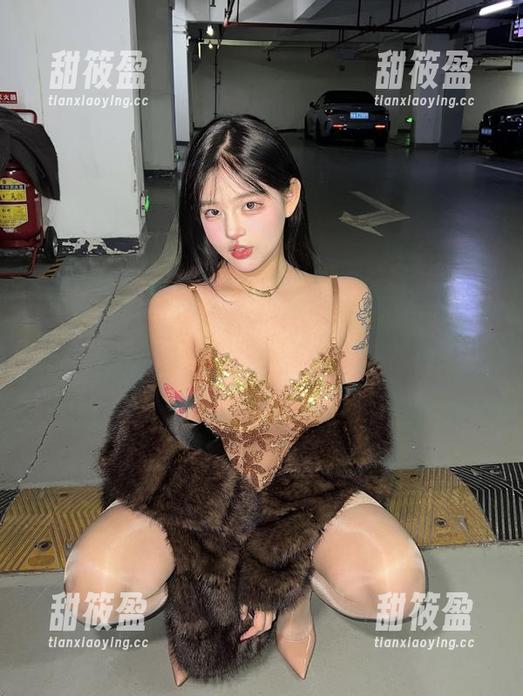 小u优优子 微密圈 - 小u优优子的美图更新,圣诞限定,这一刻我明白了,什么叫化身为弥漫的圣诞气息的女神!