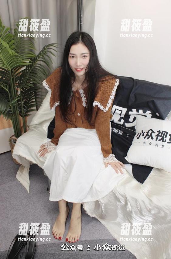 小众视觉-玲玲 小众视觉 - 泳池里的玲玲:美图拍出新高度,水波也跟着起舞!