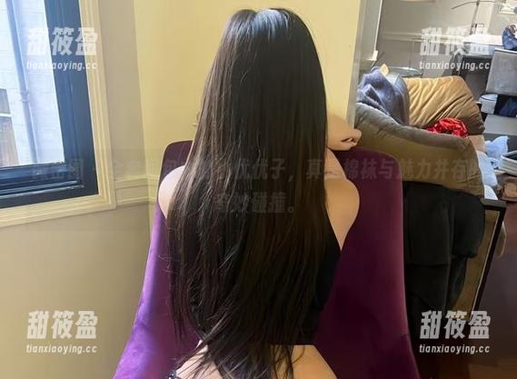 小优优子 微密圈 - 全套图包中的小优优子,真是棉袜与魅力并存的奇妙碰撞。