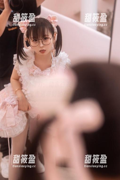 幼水铃衣 套图里的魔力:幼水铃衣和她的眼镜,带你走进奇妙的百变世界!