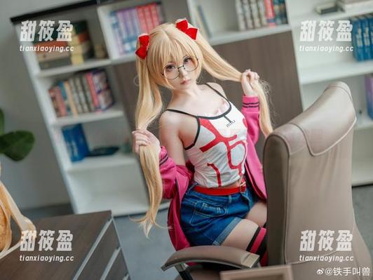 幼水铃衣 幼水铃衣的最新写真集,全景展示她的魔法腿