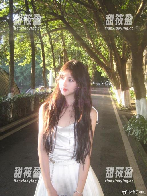 怡子yiii 怡子yiii黑丝合集:不只是丝袜,更是一整份迷人的气氛