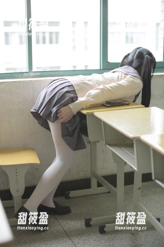 森萝财团 分享一下森萝财团白丝粉红少女的套图,我的心情就像她的袜子,轻盈又不失色彩!