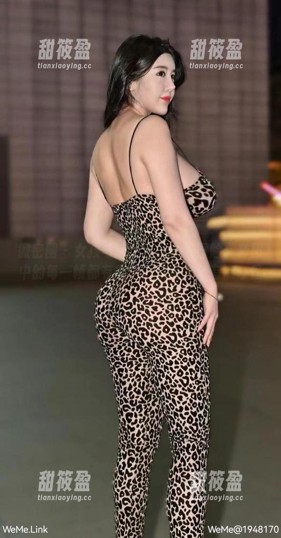 猪小七 微密圈 - 女孩与猪小七的奇妙冒险:套图中的每一帧都有故事,只是故事有点奇怪。