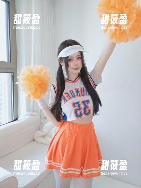 白银81 图包曝光!白银81在粉色蝴蝶睡衣中的优雅与轻盈
