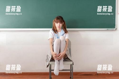 祖木子 祖木子:兔玩绿草坪,难得见资源和艺术的完美结合!