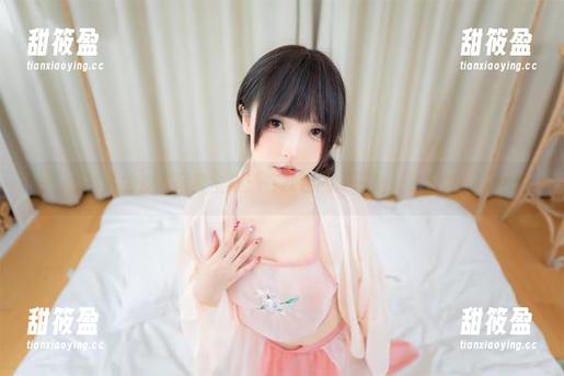 神楽坂真冬 神楽坂真冬的皮衣写真全集:在灰色的冬日里,她是唯一的色彩