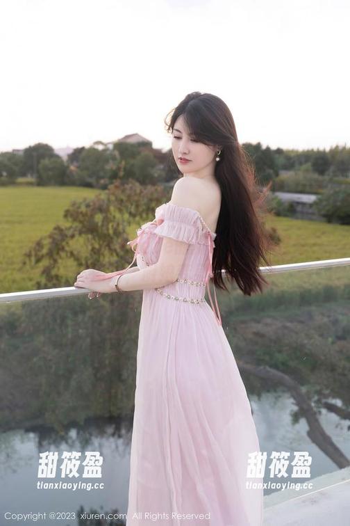 秀人网 - 加朵babe的新习惯：分享每一张图片，厨娘变身幻想女神