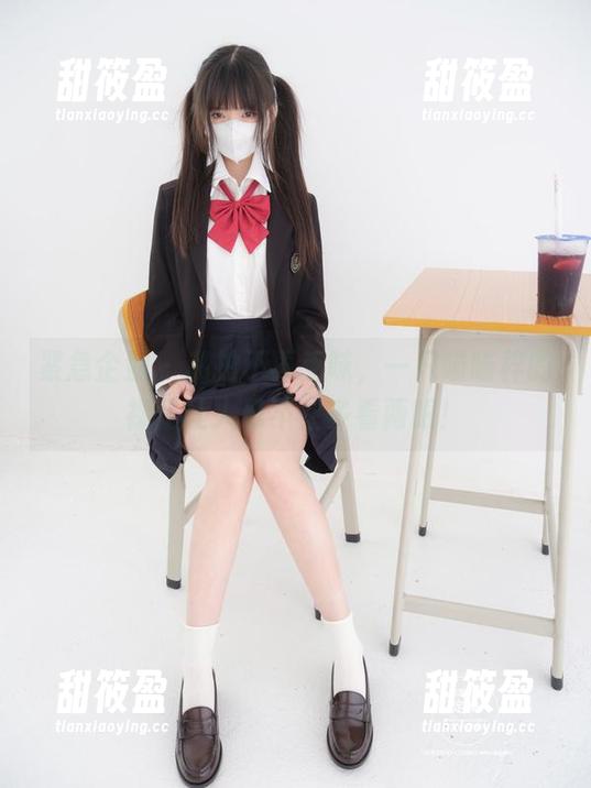 紧急企划-一只喵喵梓 紧急企划 - 私拍不再乏味,一只喵喵梓的裸足让人忍不住多看两眼!