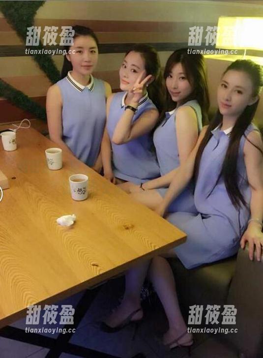 微密圈 - 紫色哒豚豚的浴室写真，套图里的光影交错真让人心痒痒