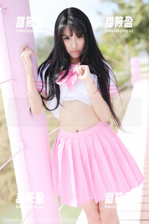 美媛馆-刘飞儿Faye 美媛馆 - 刘飞儿Faye的毛衣变身在线星款,美图瞬间捕获我的心。