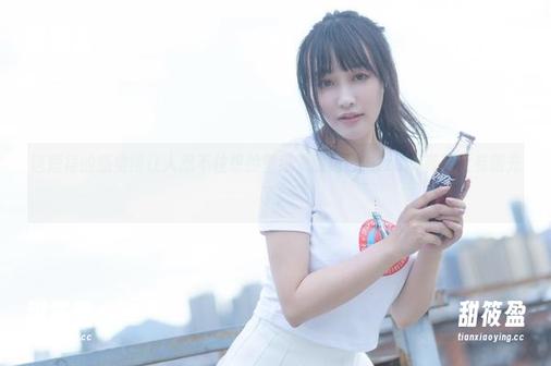 脱尾巴Mizuki 这短裙的感觉得让人忍不住想换壁纸,脱尾巴Mizuki真是太有眼光了!