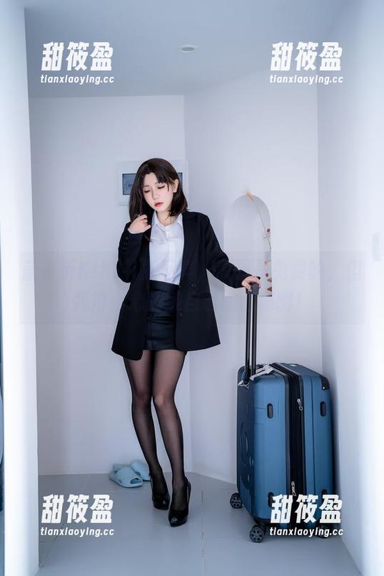 蓝小沂KiKi 蓝小沂KiKi礼服写真,原图是免费的,但我得小心划破自己的心情啊!