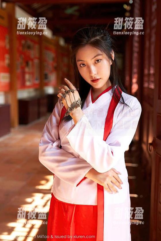蜜桃社-伊素妍 蜜桃社 - 伊素妍的白色作品让我想起了清晨的阳光,心中那种说不出的温暖感…