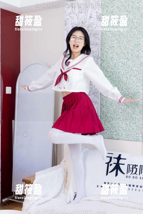袜啵啵 - 最新图集！小安的裸足，仿佛在告诉我‘鞋子是个多余的东西’！