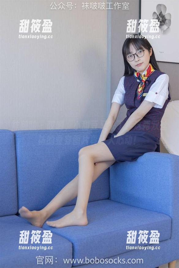 袜啵啵-小甜豆 袜啵啵 - 哎哟,小甜豆又来了!这两双丝袜的叠穿图片真让人心动!