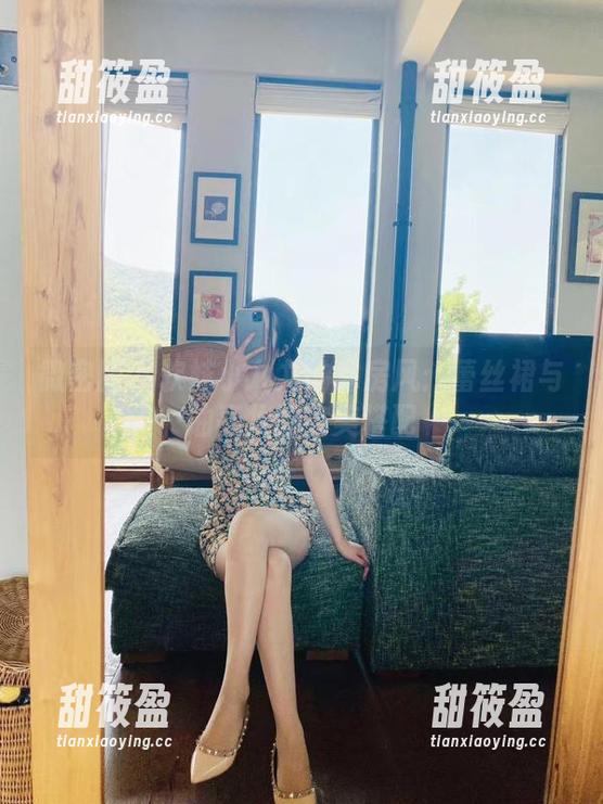 软妹小九九 微密圈 - 软妹小九九的私房风:蕾丝裙与油亮妆的完美搭配