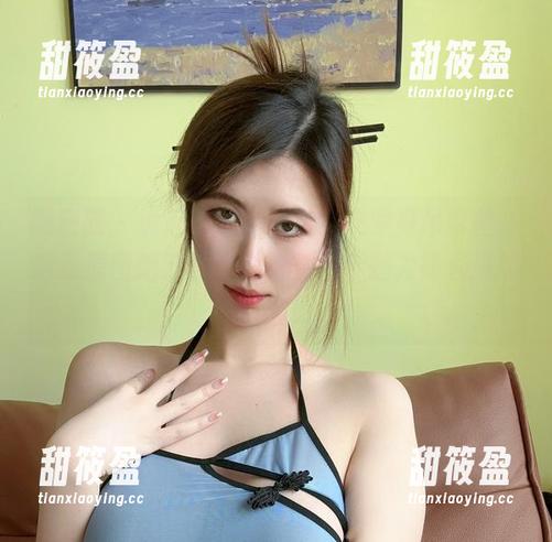 微密圈 - 说起醇子小姨的红衣紧身吊带丝，高清原图绝对让人心动，那个魅力简直没法抵挡！
