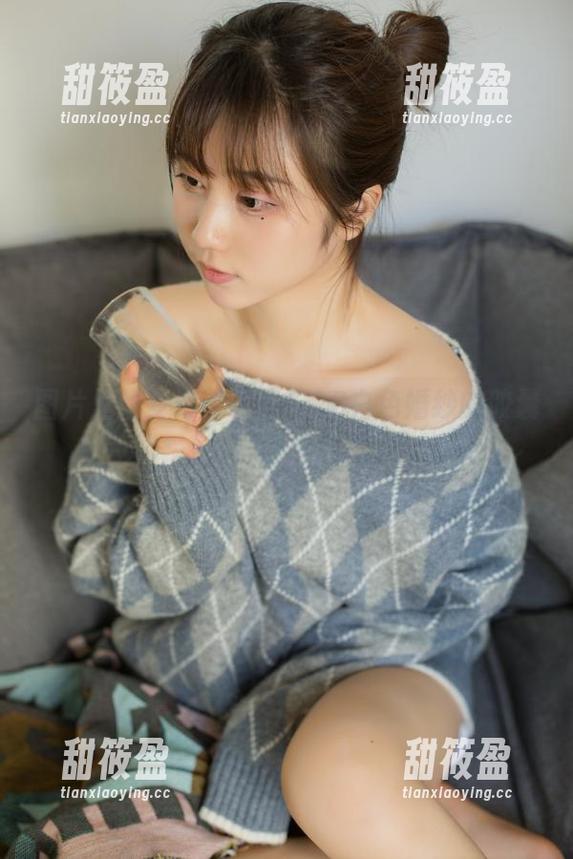 镜酱 图片里的梦幻:镜酱与2B白色婚纱的胶囊世界
