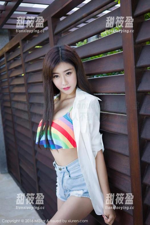 魅妍社-Manuela玛鲁娜 魅妍社 - 图片里的Manuela玛鲁娜:这油亮的感觉,让人不禁想多看几眼